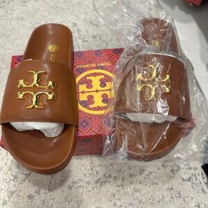 Tory Burch Tan Slides with Gold Emblem NEVER WORN 8.5